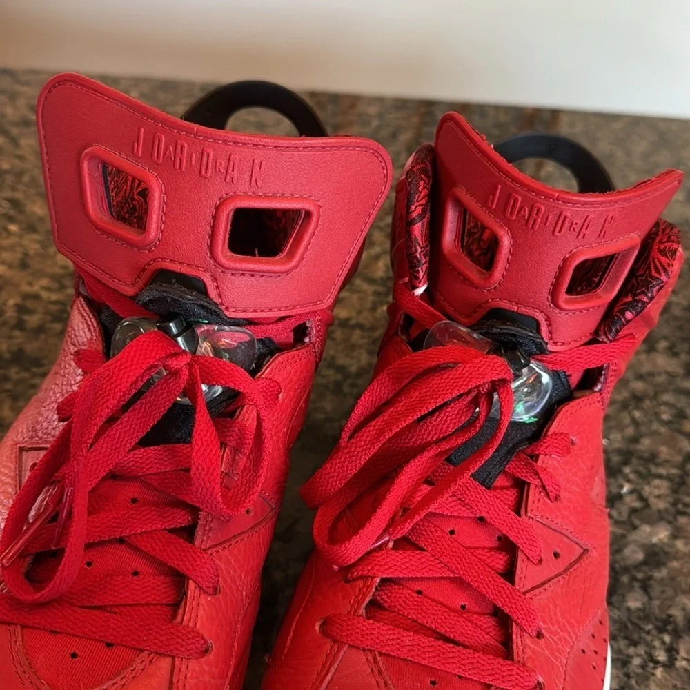 Jordan men’s retro 6 sizzle Red High-Top Sneakers EUC 10.5